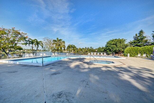 Building Photo - 1630 NW 22nd Ave