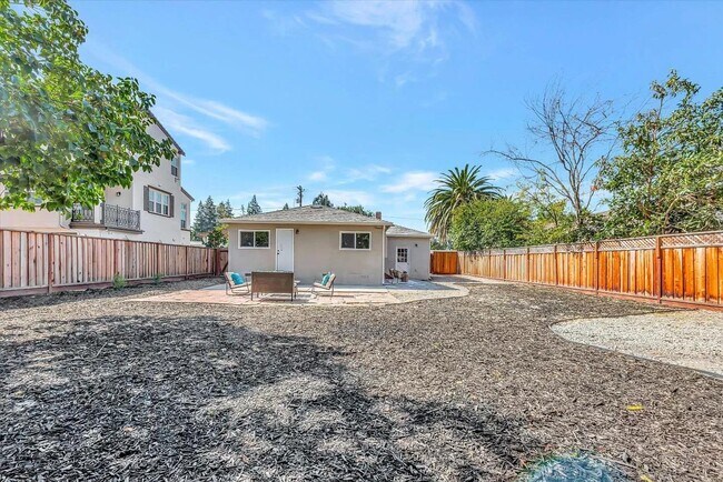 Building Photo - 745 Independence Ave