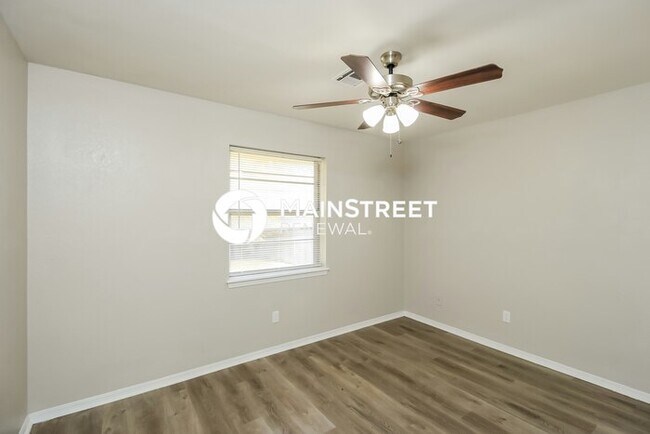 Building Photo - 3 Bedroom Pet-Friendly Home in YUKON, OK with Main Street Renewal