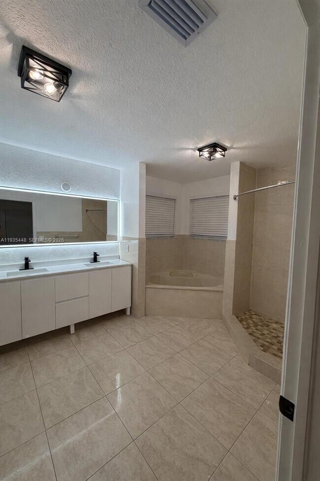 Building Photo - 14964 SW 32nd Terrace