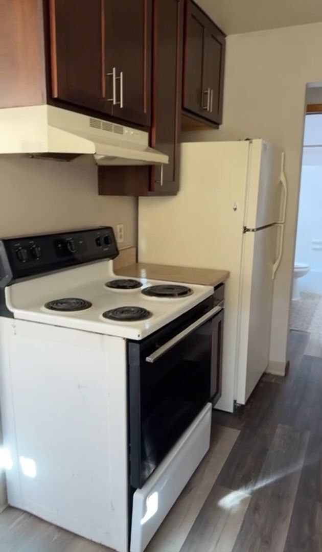 Building Photo - Clean and Spacious 1 Bedroom Unit in St. P...