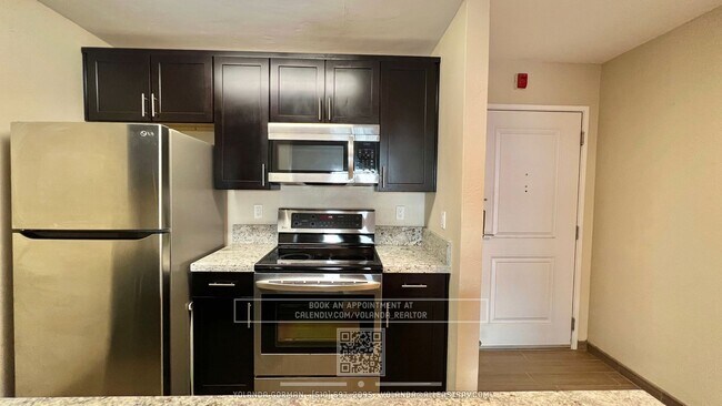 Building Photo - Sweet and Spacious studio with resort styl...