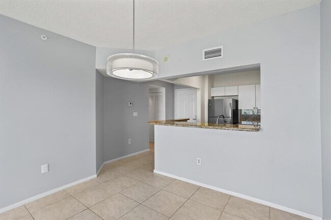 Building Photo - 3020 NE 32nd Ave