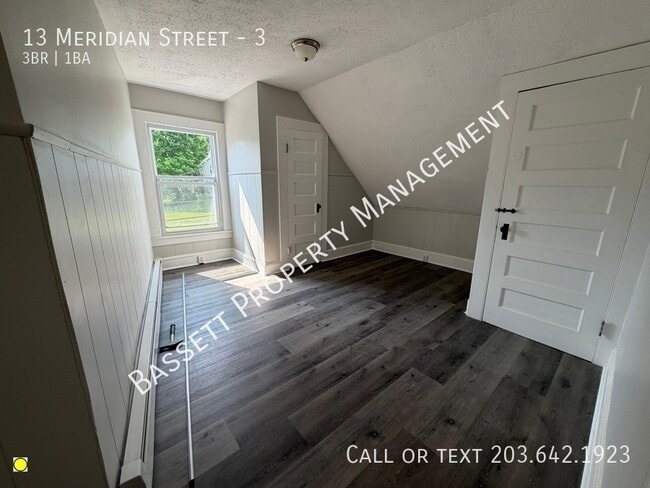 Building Photo - 13 Meridian St