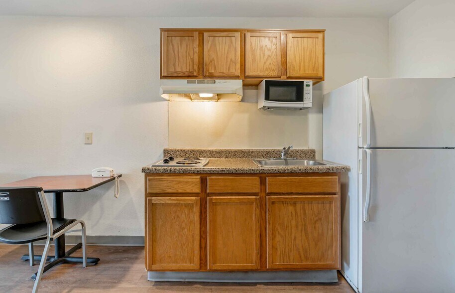 Building Photo - Furnished Studio-Indianapolis - Lawrence