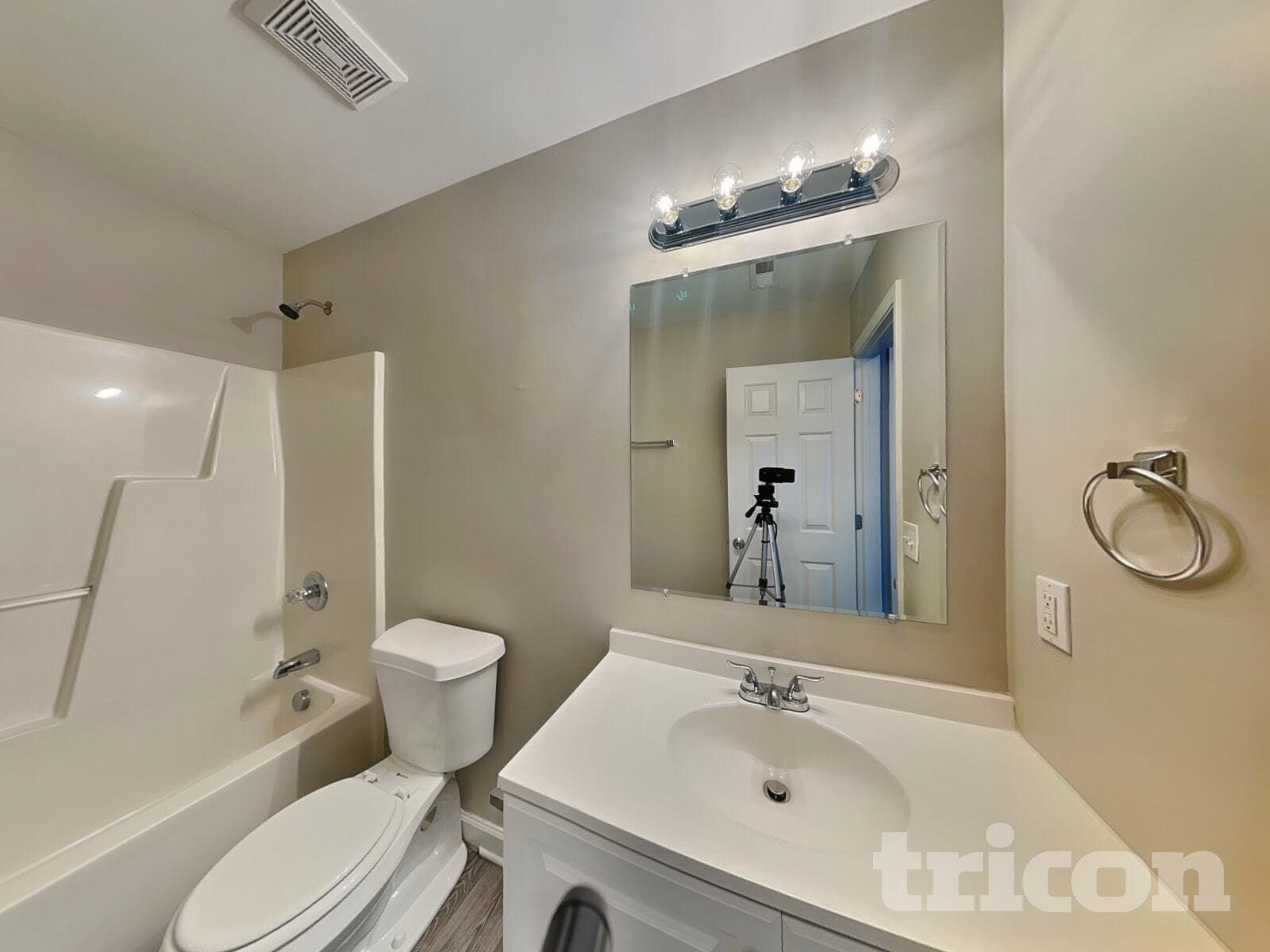 Building Photo - 2 Abbey Rd