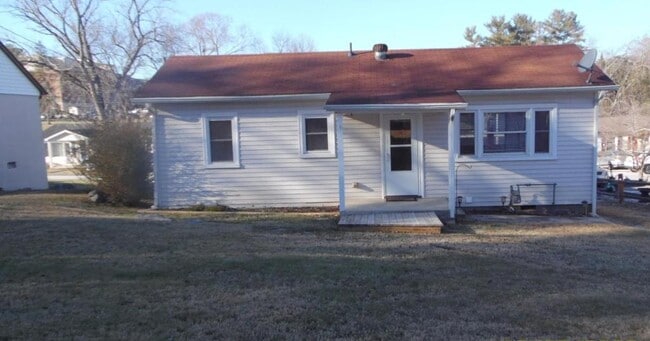 Building Photo - 208 Miller St