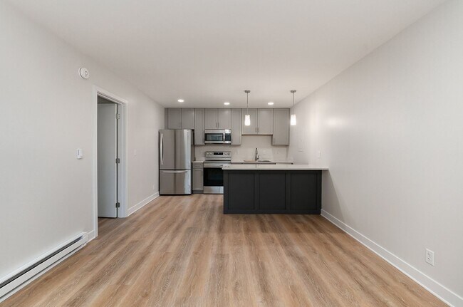 Building Photo - Green Hills Condo Living!