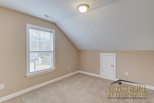 Building Photo - 325 Timber Meadow Lake
