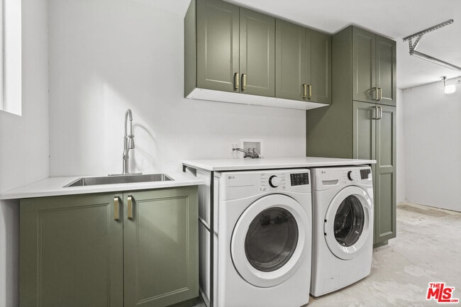 Building Photo - 4762 Charters Ave