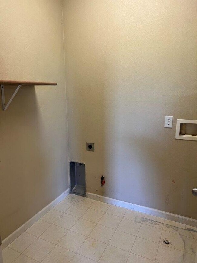 Building Photo - Modern 3 Bedroom 2 Bath 2 Story Vacaville Pets OK *Star Rentals