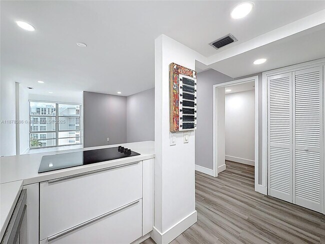 Building Photo - 17620 Atlantic Blvd