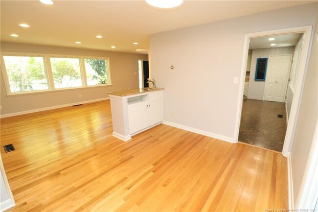 Building Photo - 1009 Dogwood Ln