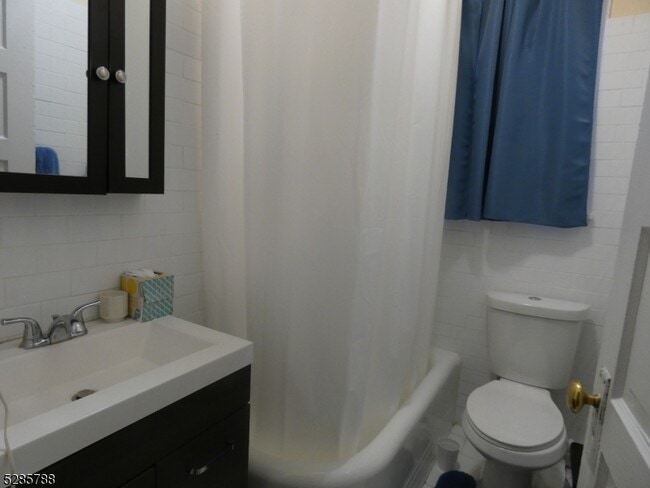 Building Photo - 199 E Main St