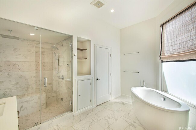 Building Photo - 3242 Washington St