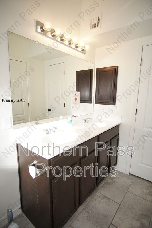 Building Photo - 14380 Tobe Davis Dr