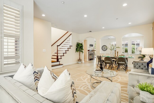 Building Photo - Comfortable and nicely upgraded home for r...