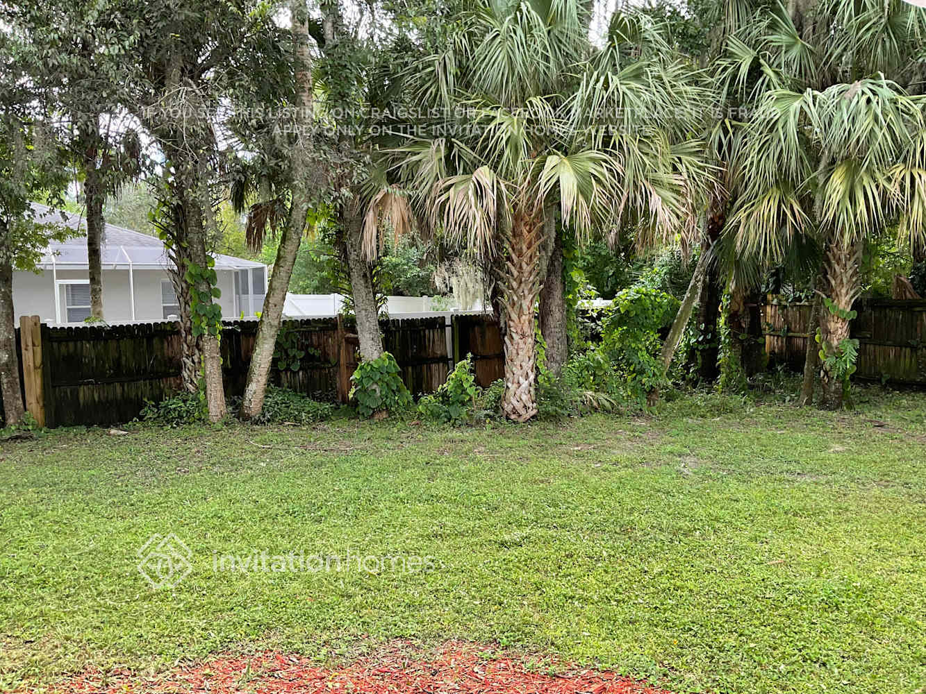 Building Photo - 2029 Needle Palm Dr