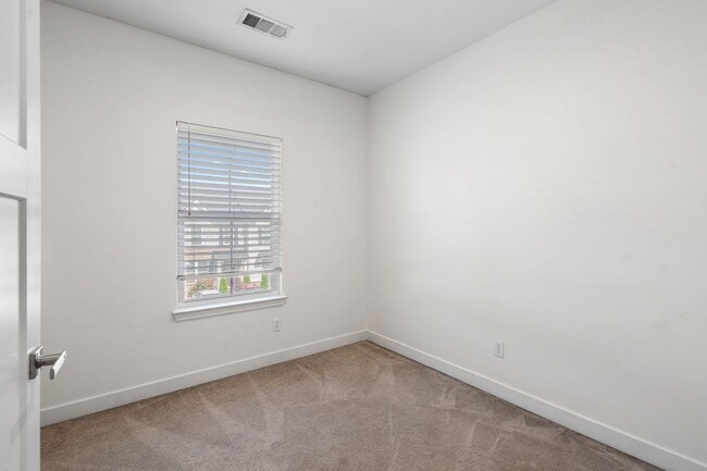 Building Photo - 4316 Summercrest Blvd