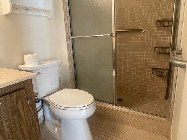 Building Photo - 83 Capri B