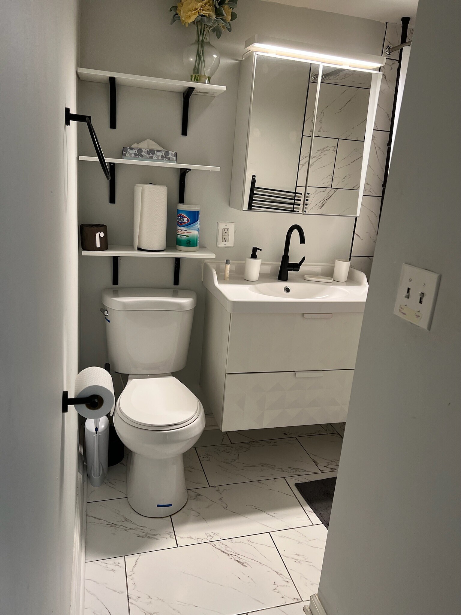 Building Photo - 633 14th St NE