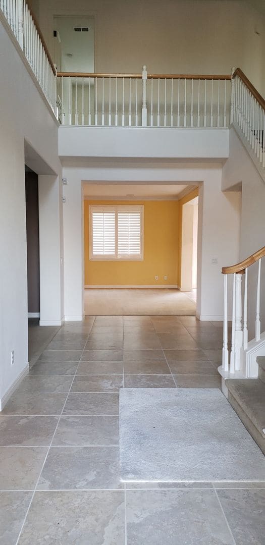 Building Photo - 70 Vía De La Valle