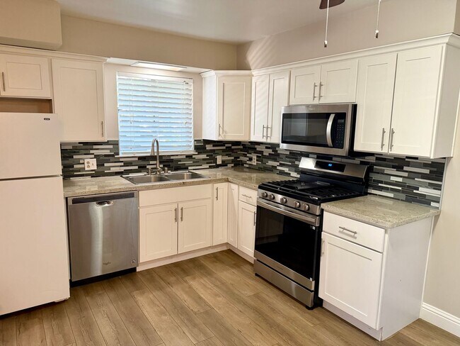 Building Photo - Charming Downtown Los Gatos – Remodeled 1 BR with Private Yard!
