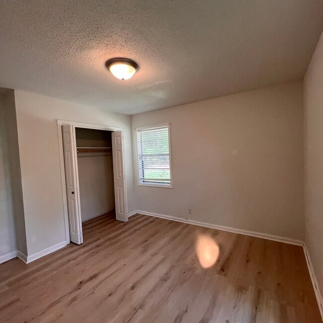 Building Photo - 106 Whispering Pines Loop