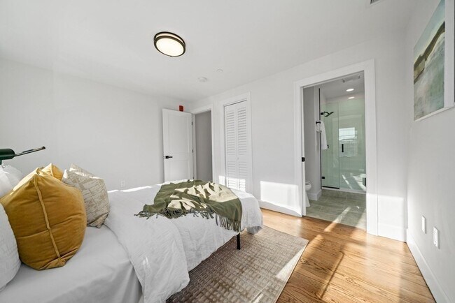 Building Photo - 19 Armory St