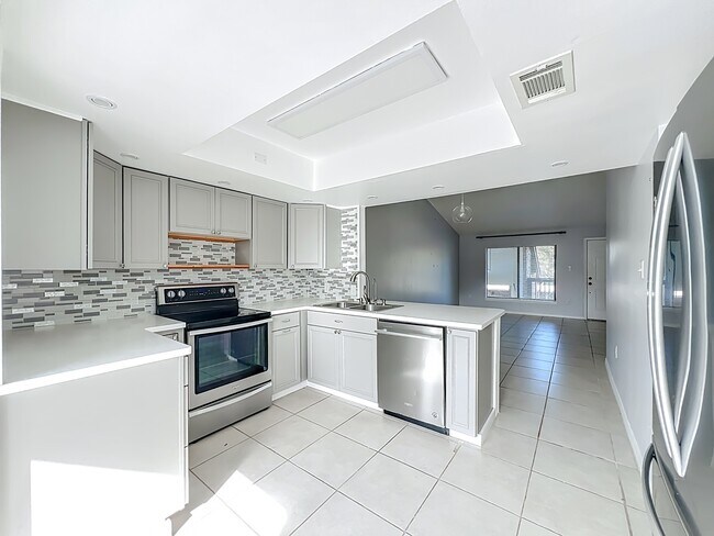 Building Photo - 1515 Huntington Ln