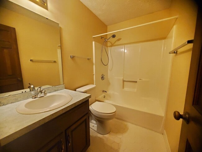 Building Photo - 450 Lands End Rd