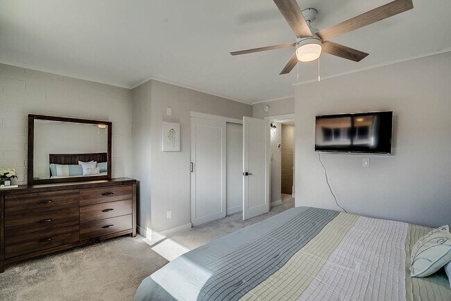 Building Photo - Prime Location - 2-bedroom, 1.5-bath townhome in Central Scottsdale!