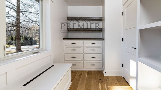 Building Photo - Stunning Remodeled 4 bedroom / 4 bath-2026...