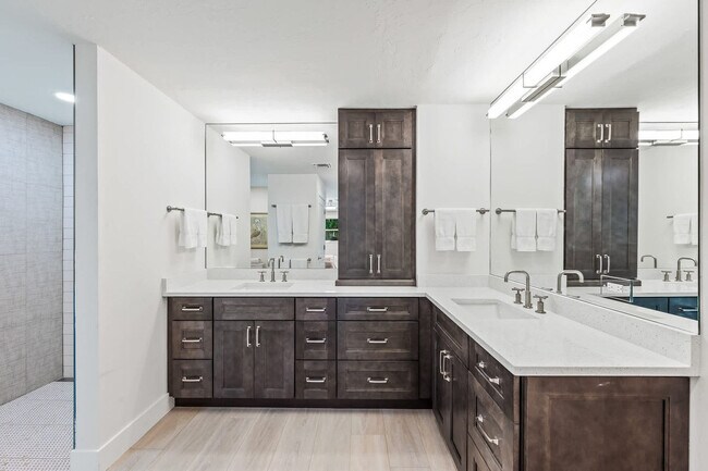Building Photo - 606 Wedge Dr
