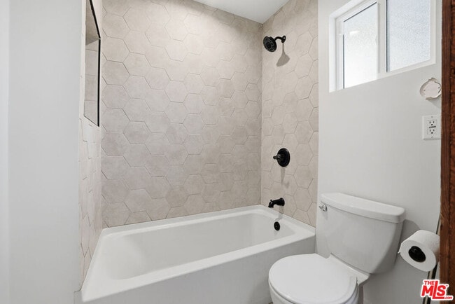 Building Photo - 5226 Rockland Ave