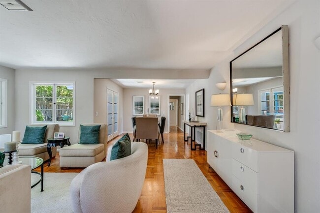 Building Photo - 831 Bruce Dr