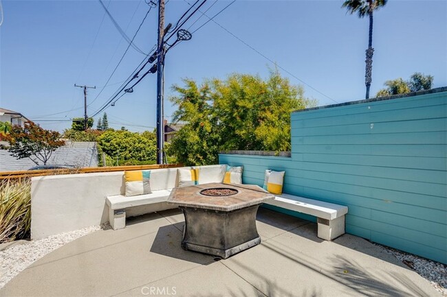 Building Photo - 1660 Catalina Ave