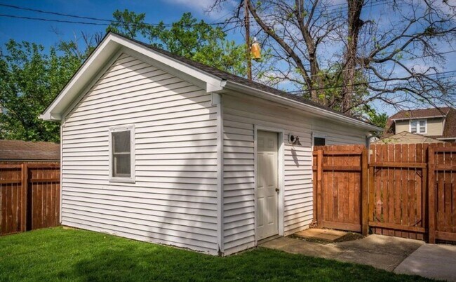 Building Photo - Gorgeous Renovated Highlands Bungalow – Av...