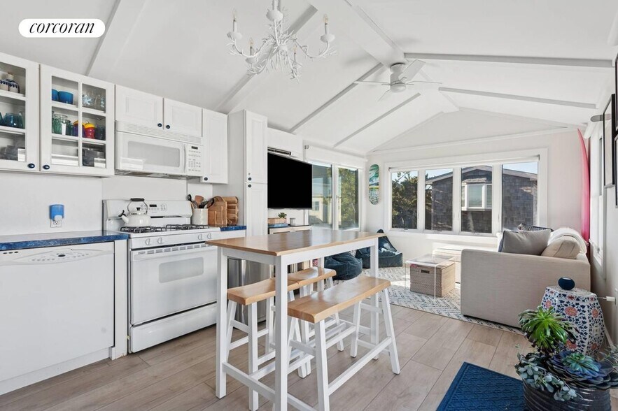 Building Photo - 100 Deforest Rd