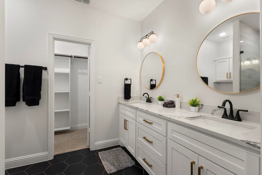 Building Photo - 3122 Chihuahua Ave