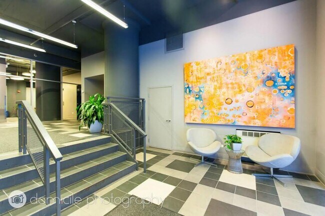 Building Photo - 565 W Quincy St