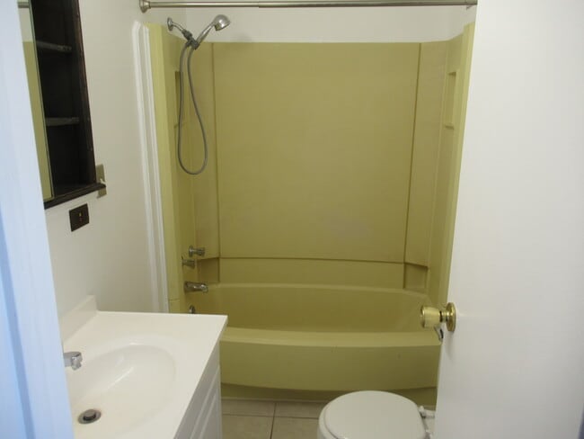 Building Photo - 2604 Tremont St