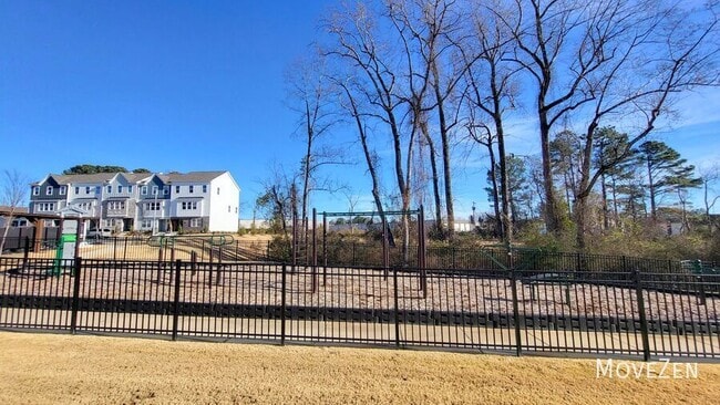 Building Photo - 720 Lucky Clover Way