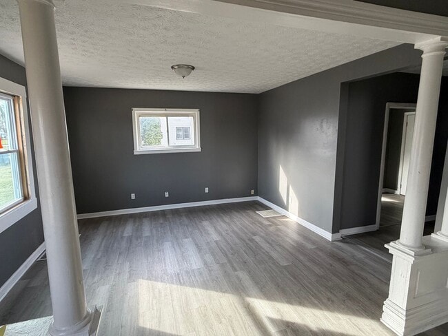 Building Photo - 316 W 10th St