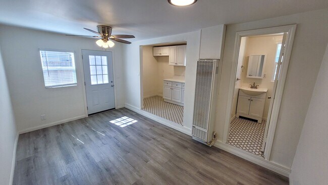 Building Photo - Vacancy at Whittier Duplex!