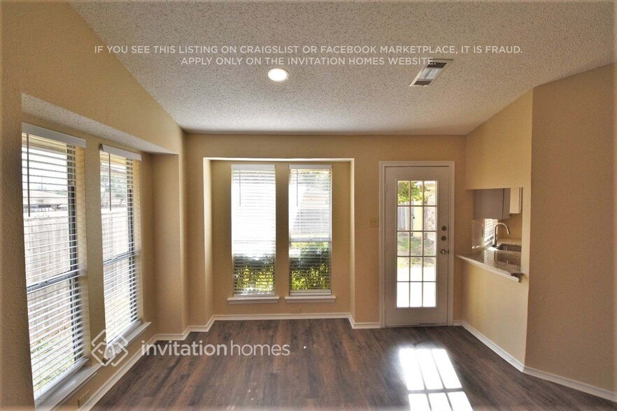 Building Photo - 8465 Willow Creek Dr