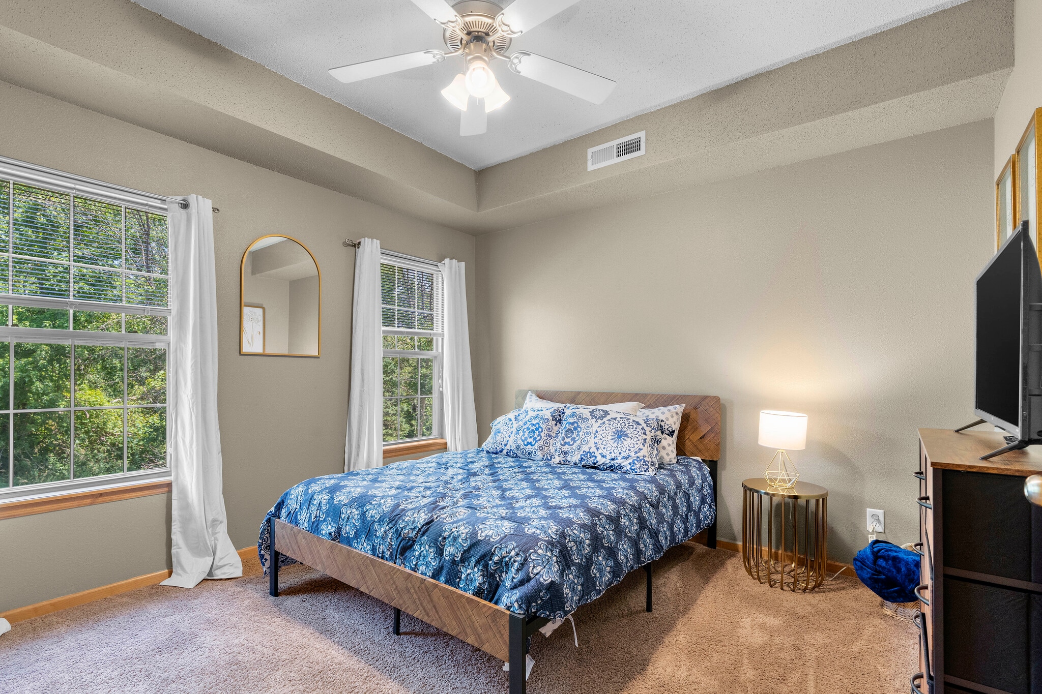 Building Photo - 805 Blue Sky Dr