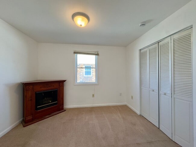Building Photo - Charming 4 Bedroom/2 Bathroom Home in Dundalk, MD!