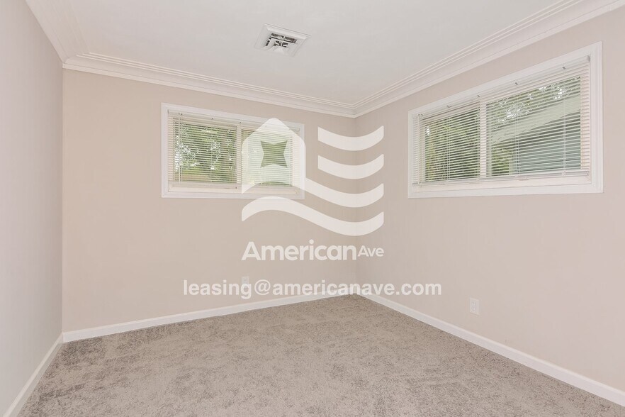 Building Photo - 8421 St Olaf Dr