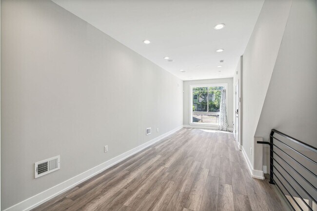 Building Photo - 2429 N 3rd St